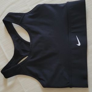Black Nike sports bra size medium drfit